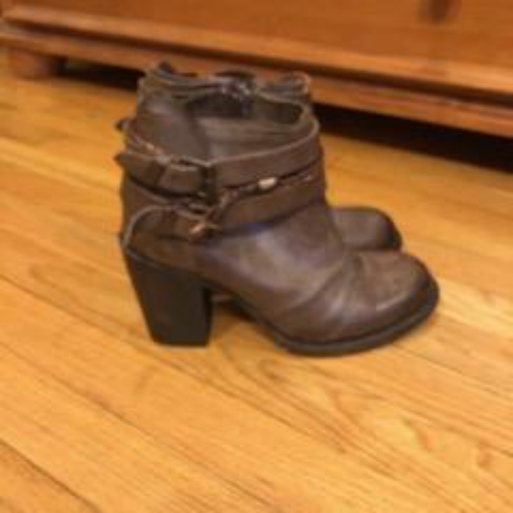 Womens Shoes